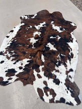 Load image into Gallery viewer, Cowhide Rug