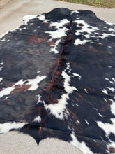 Load image into Gallery viewer, Cowhide Rug