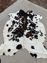 Load image into Gallery viewer, Cowhide Rug