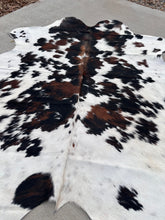 Load image into Gallery viewer, Cowhide Rug