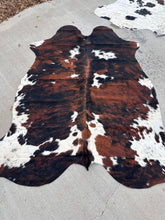 Load image into Gallery viewer, Cowhide Rug